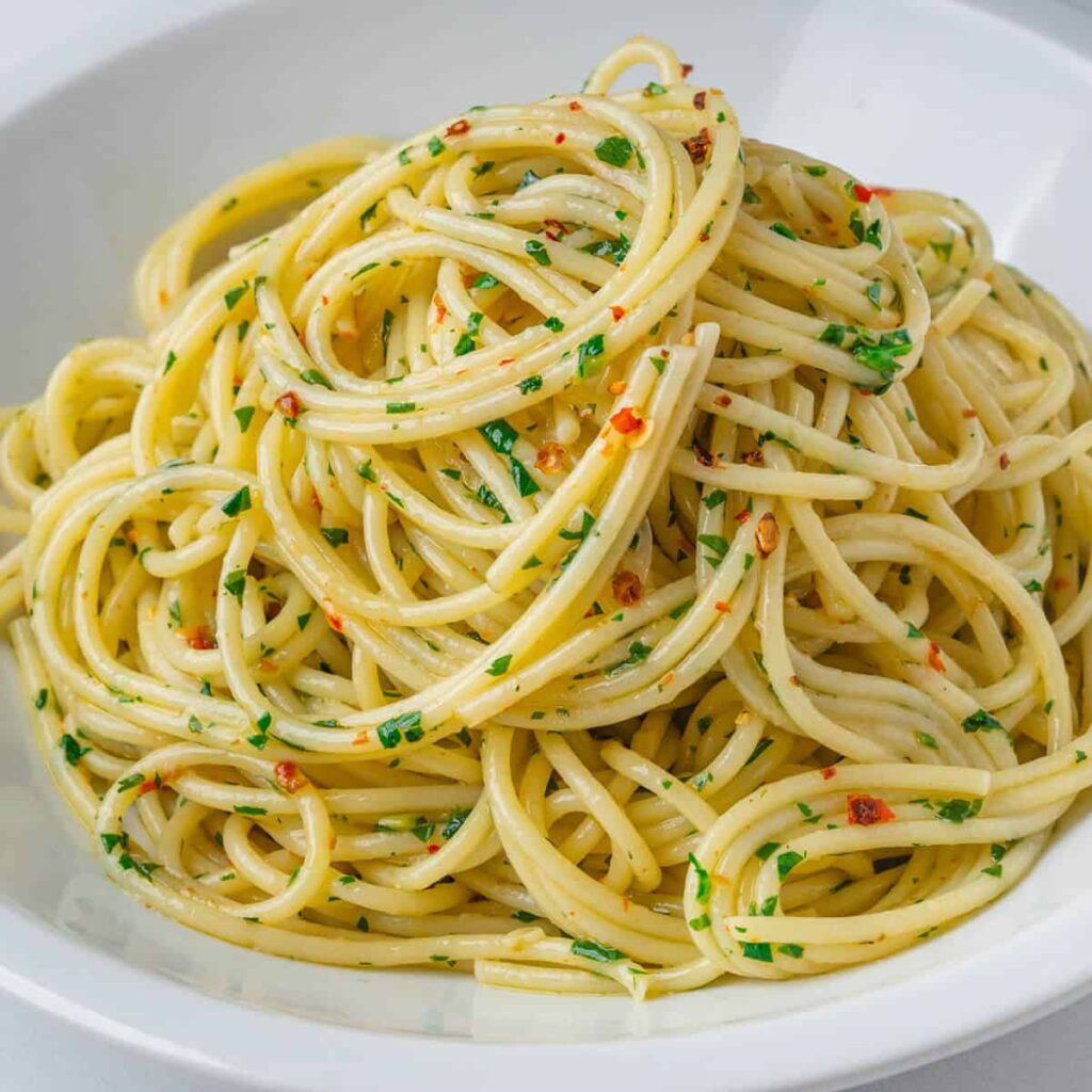 Spaghetti Aglio e Olio (Italian Garlic Pasta)